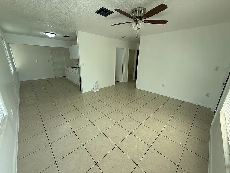 549 Jennings Ave — Photo 11