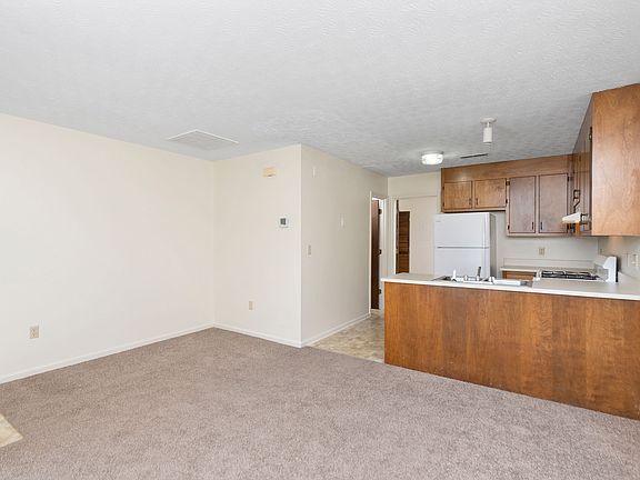 4th image of 815 Western Rd APT 4