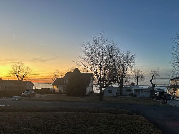 3rd image of 707 Bayside Dr