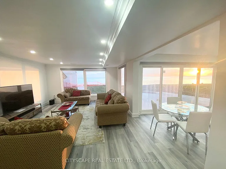 48 Seabreeze Cres — Photo 37