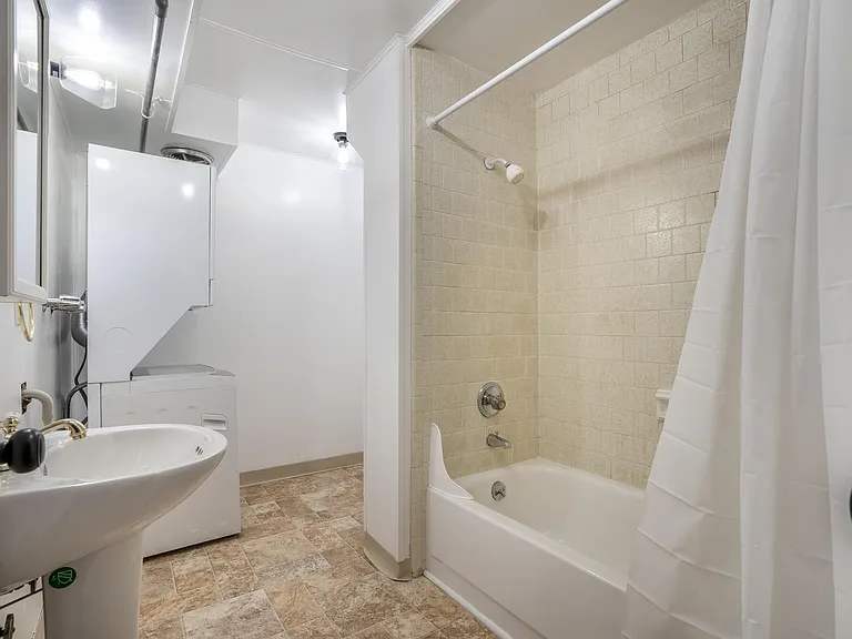 13665 Sw Pkwy — Photo 16