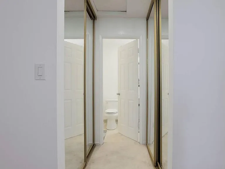 Piccadilly Pl — Photo 19