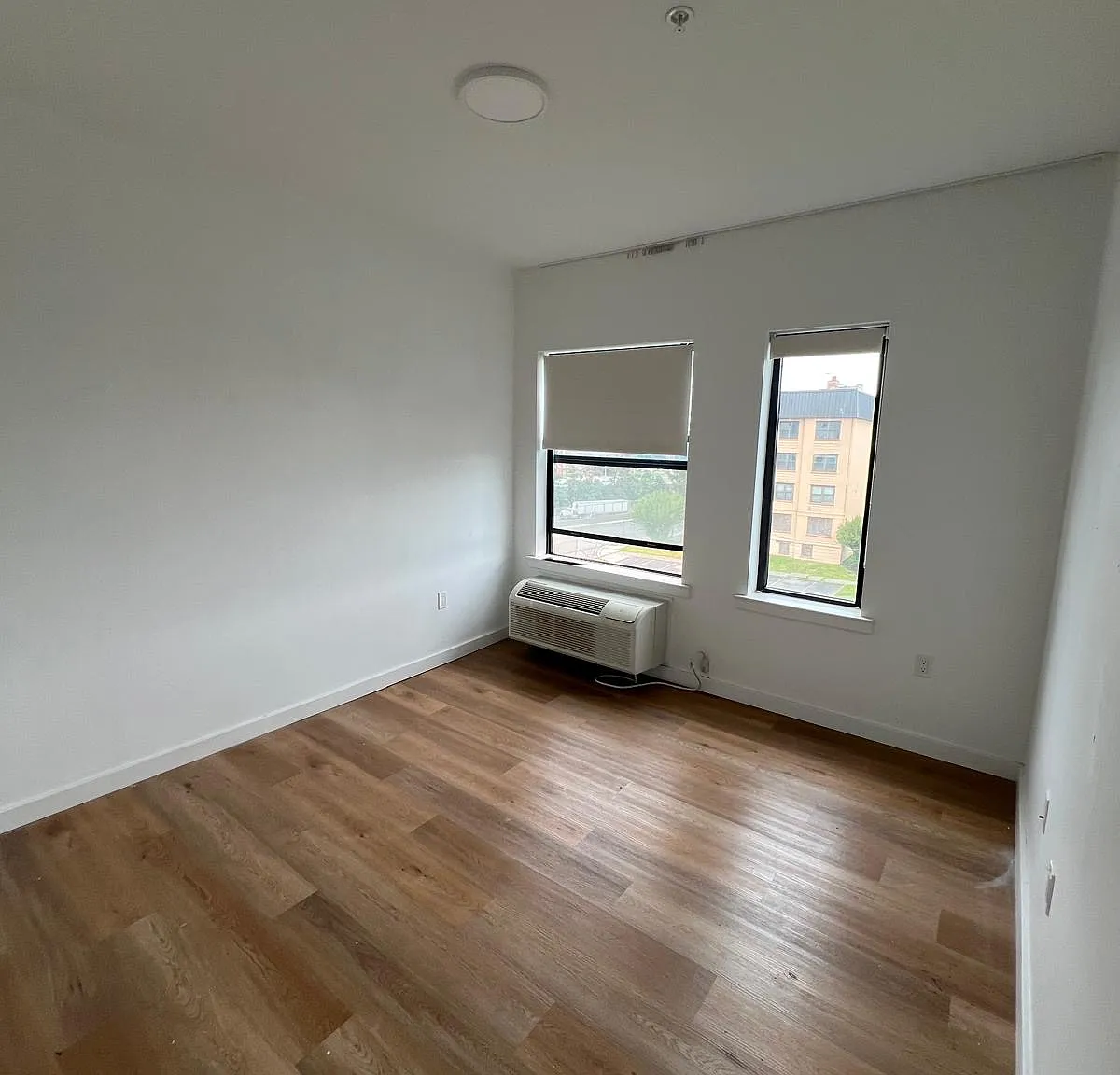 2 bed, 952 sqft, $2,595 — Photo 3