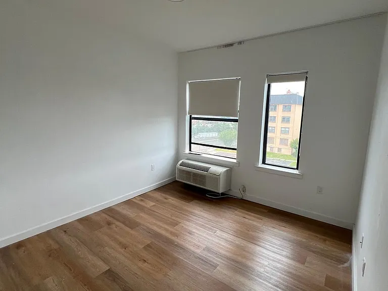 18 Freeway Dr E #412 — Photo 3