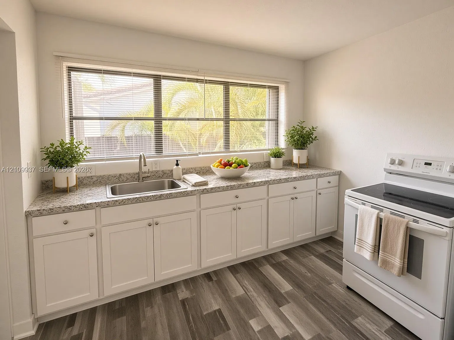 Hollywood Lakes Section — Photo 4