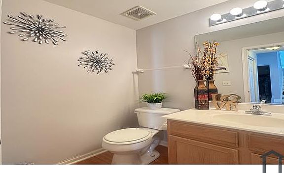 4th image of 755 Bayles Dr