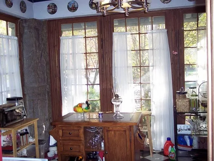 eat in kitchen