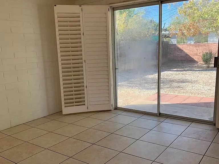 2869 N Edith Blvd — Photo 9