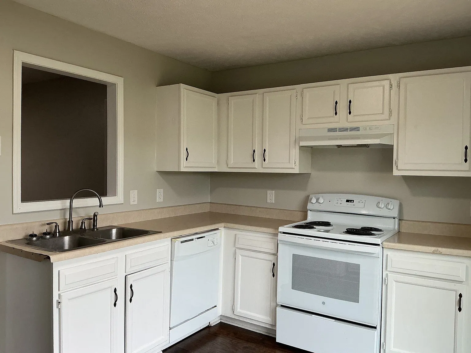 2 bed, 884 sqft, $935 — Photo 2