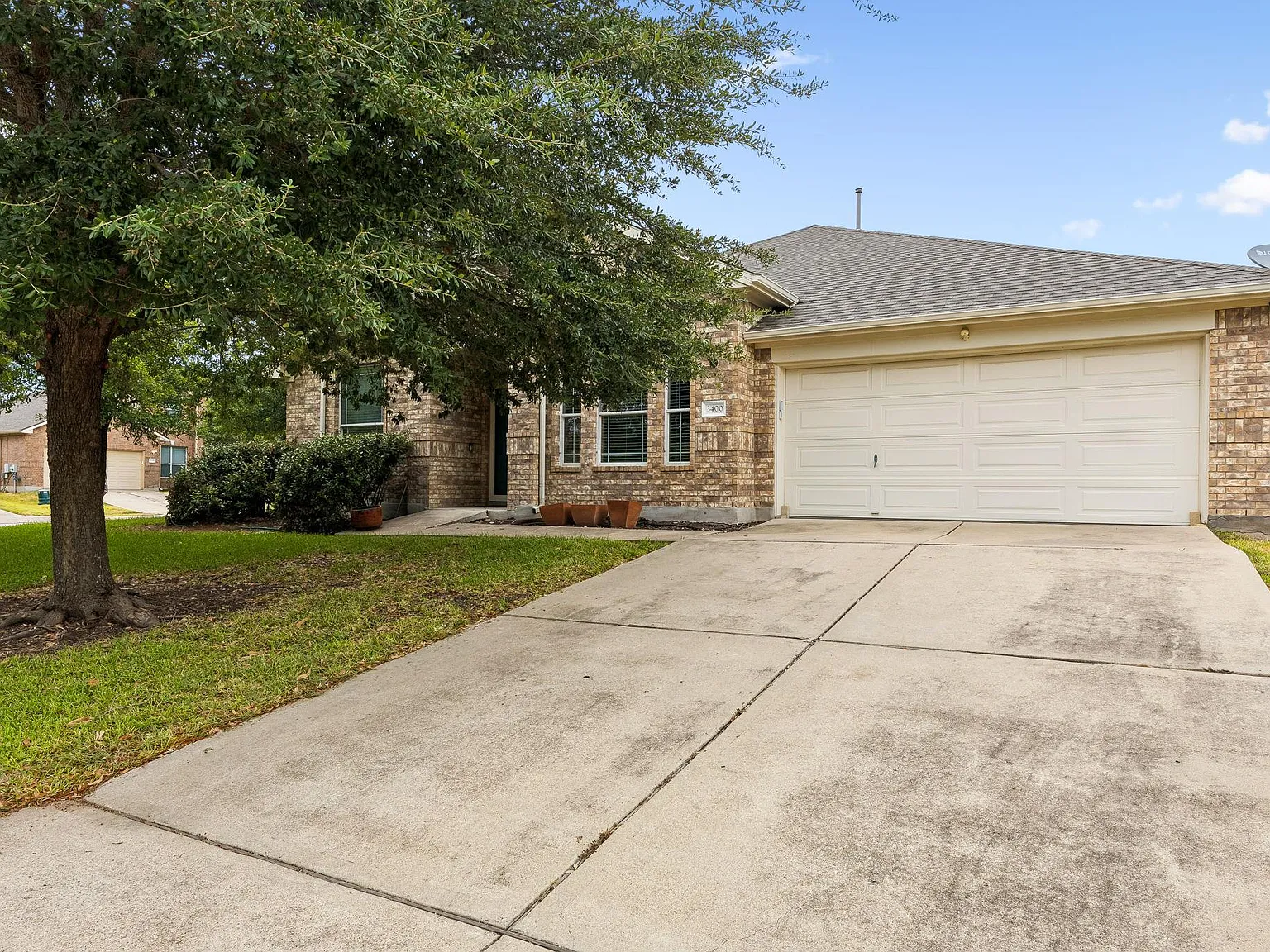 4 bed, 2.0 bath, 2299 sqft, $2,500 — Photo 1