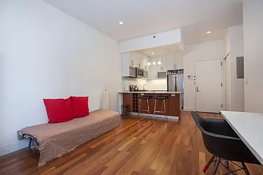 Rented by Space Marketing Shop