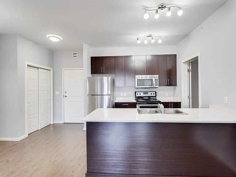 6 Kingsview Rd SE — Photo 10