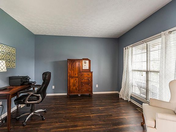 5th image of 121 Wheatfield Ct