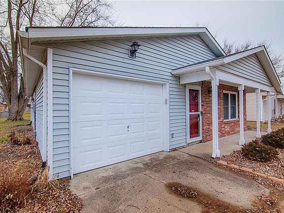 2nd image of 752 Holiday Dr