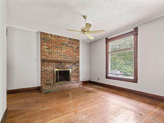 3rd image of 27 N Riverview St