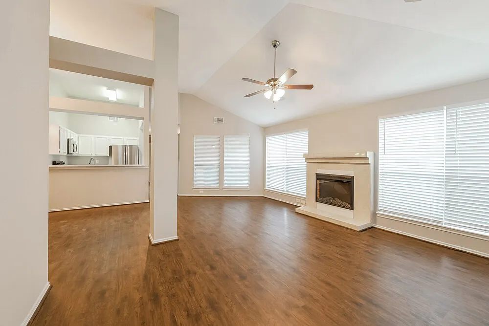 3 bed, 2.0 bath, 1257 sqft, $1,710 — Photo 3
