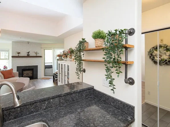 214 11th St #502, New Westminster, BC V3M 4C9