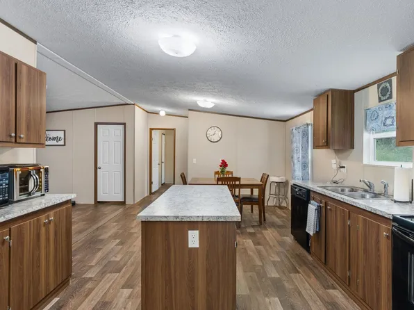 203 Bainbridge Loop, Muscle Shoals, AL 35661