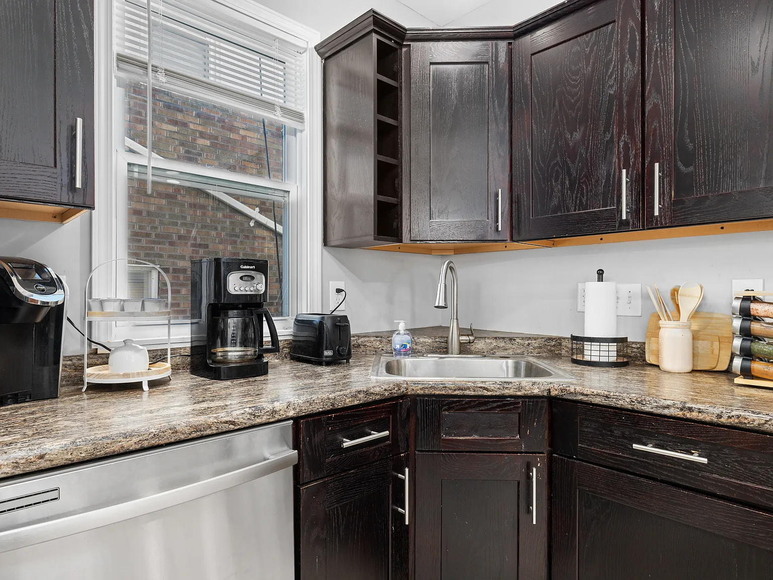 2 bed, $2,270 — Photo 4