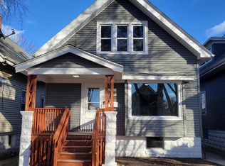 3216 S 9th St, Milwaukee, WI 53215