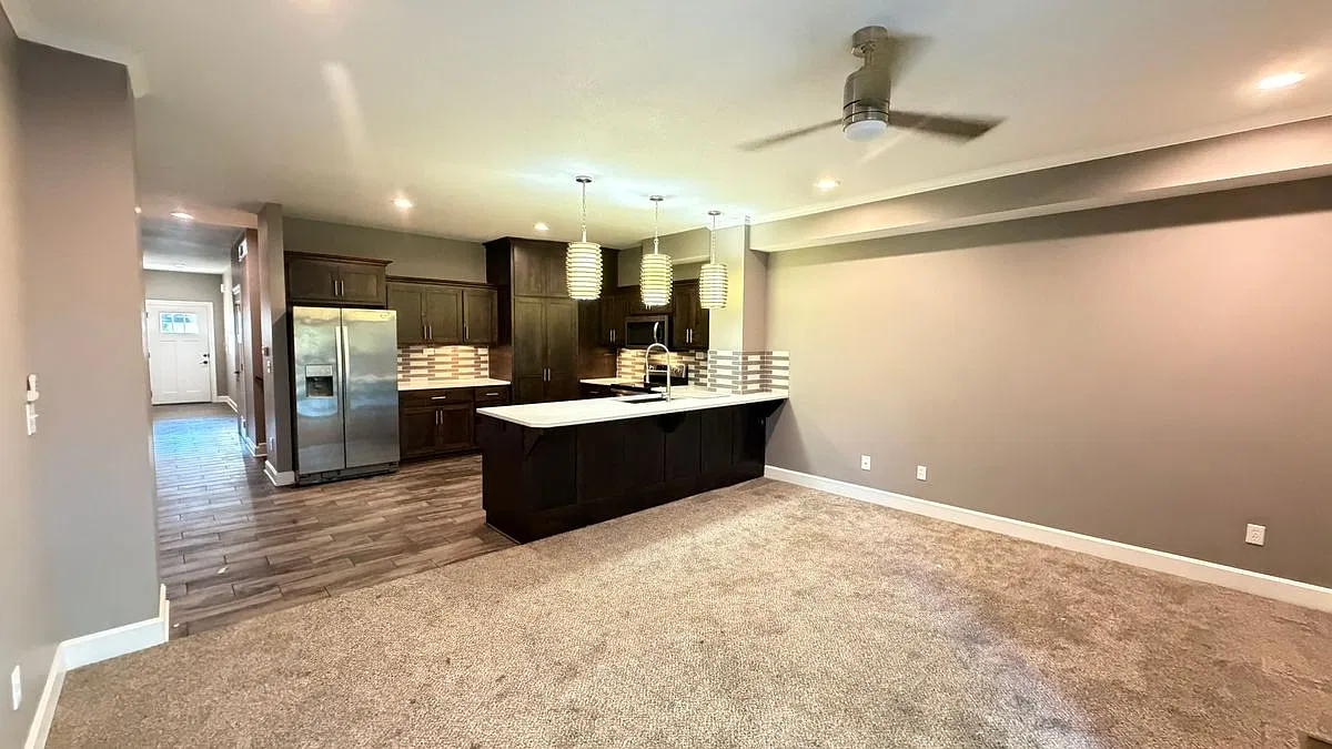 2 bed, 2.5 bath, 1850 sqft, $2,150 — Photo 3