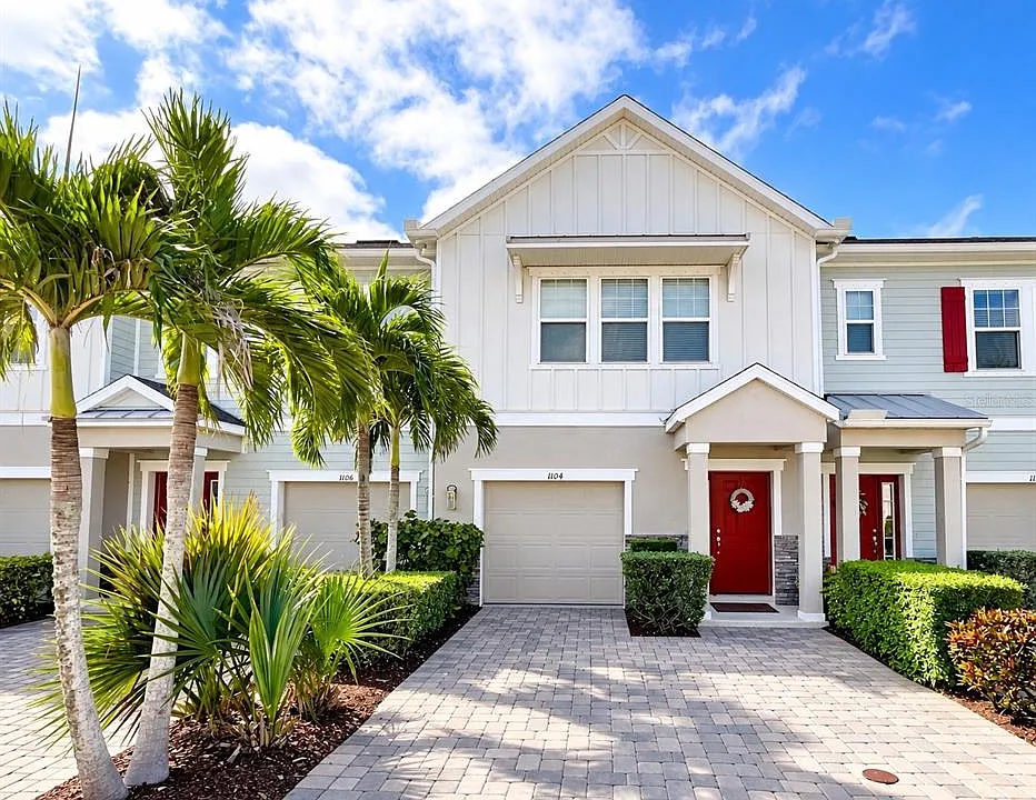 1104 Coral Ln