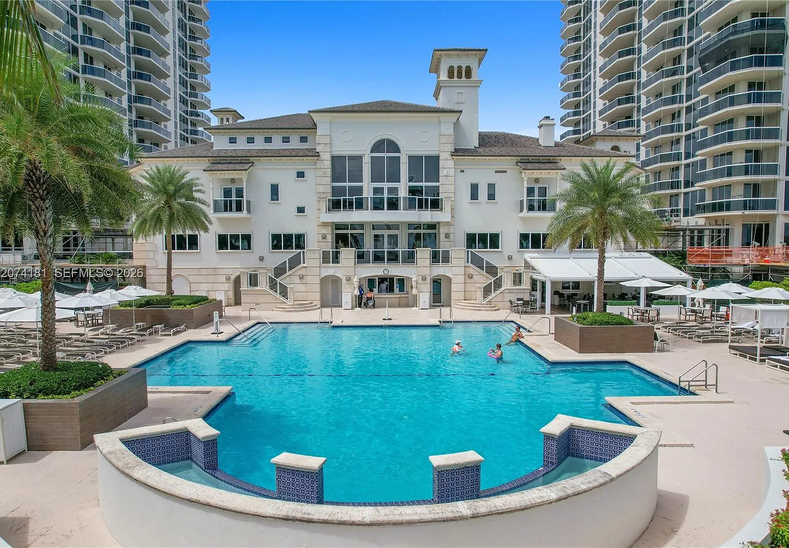 Green Diamond Condo — Photo 3