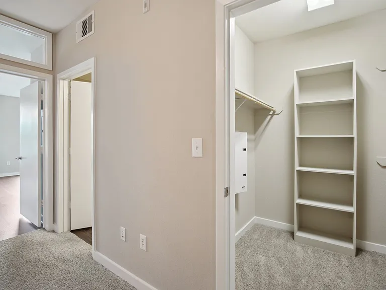 Cole Apartments — Photo 39