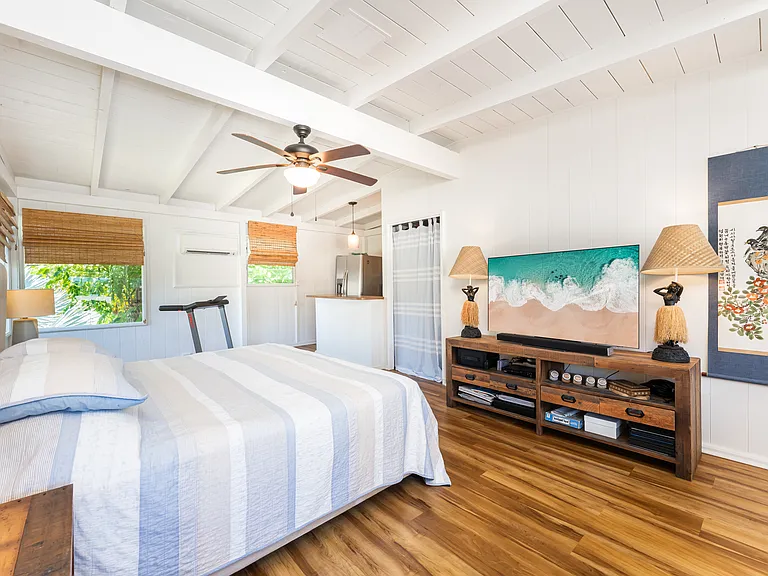 Spacious detached studio featuring vaulted beam ceilings, full kitchen, split AC, and an open-concept layout ideal for guests, extended family, or a private retreat.