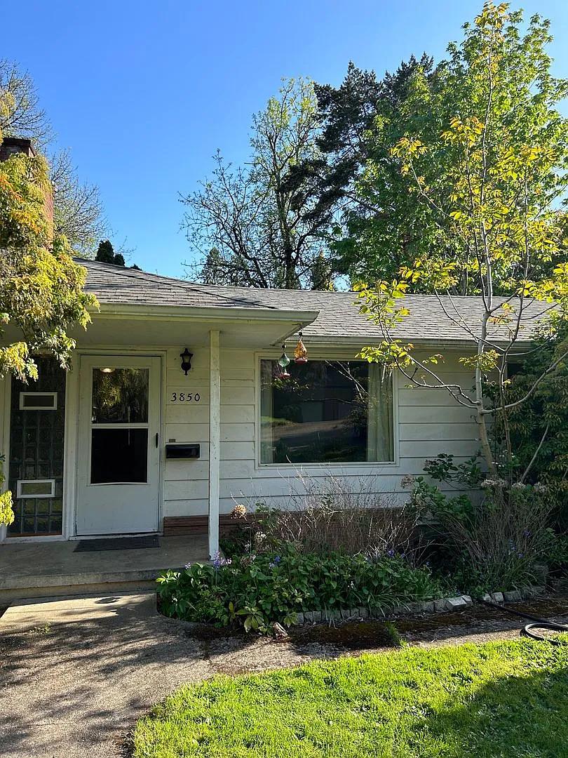 Building Photo - 3848-3850 SW Marigold St