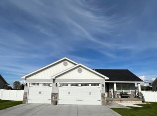 423 Wind River Dr, Shelley, ID 83274