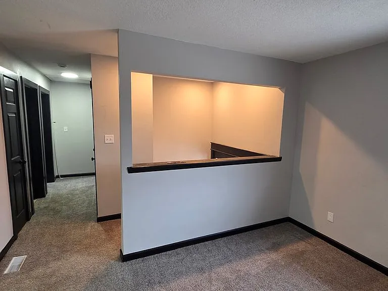 215 Knoll Dr — Photo 9