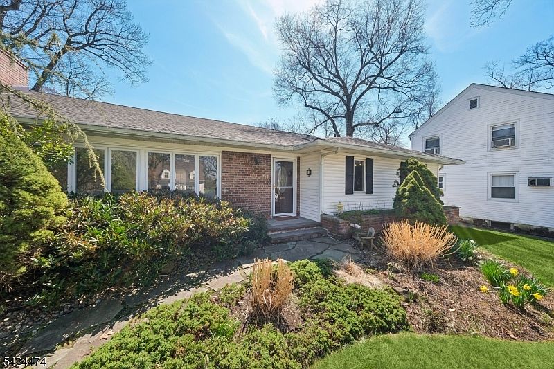 1st image of 40 Birchwood Ave