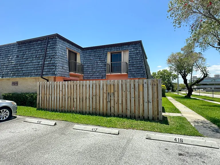 416 Arabian Rd — Photo 2