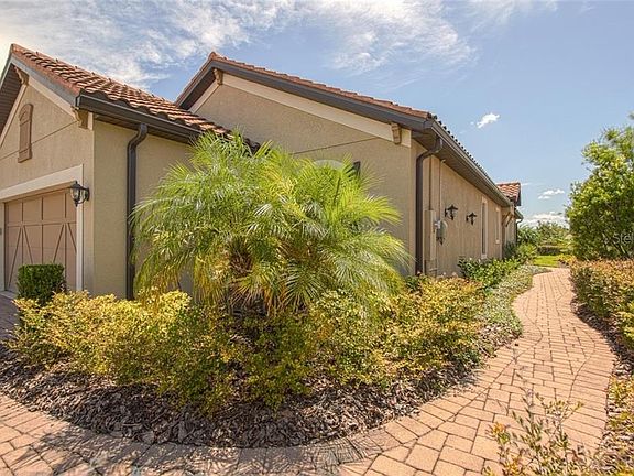 3rd image of 8452 Alberata Vista Dr