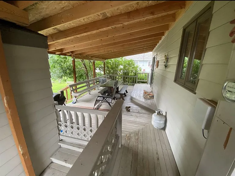 404 26th Ave NE — Photo 7