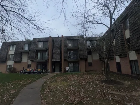 312 Forest Green Dr, Coraopolis, PA 15108