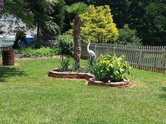 5th image of 206 Strawberry Ln