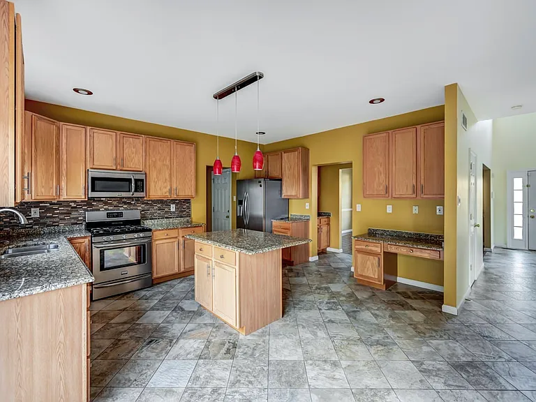 115 Daffodil Dr — Photo 17