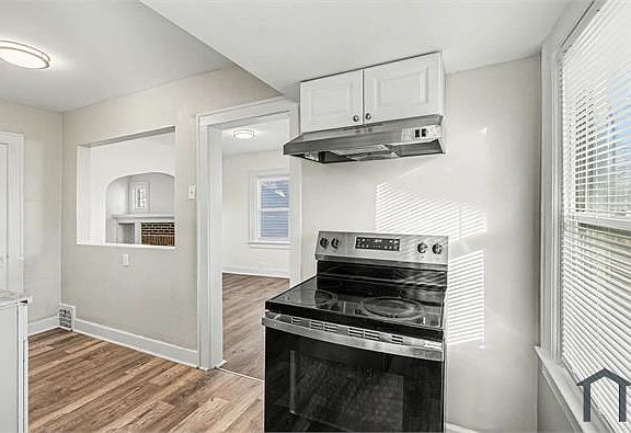 5th image of 2421 E 67th Ter