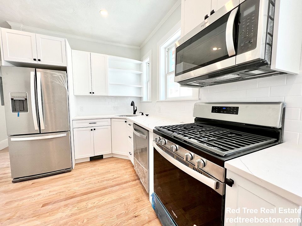1st image of 79 Sydney St Floor 3