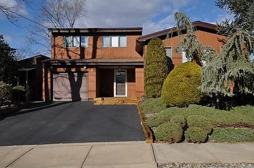6 Louis St photo 1