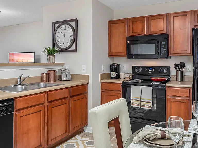 Madison Heights Luxury Apartments — Photo 15