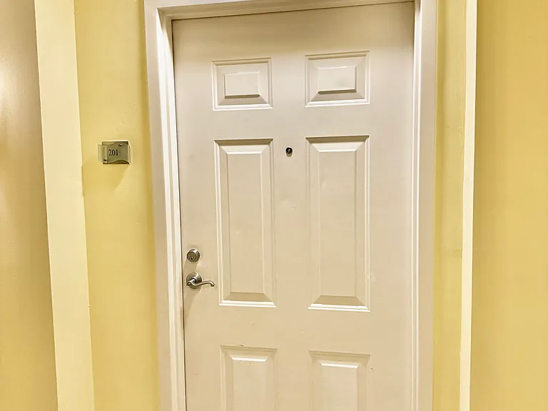 2000 N Bayshore Dr #201 — Photo 14