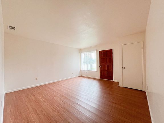 5th image of 10450 Reymouth Ave