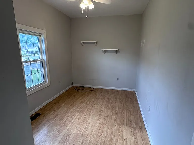 99 Smith Cir — Photo 6