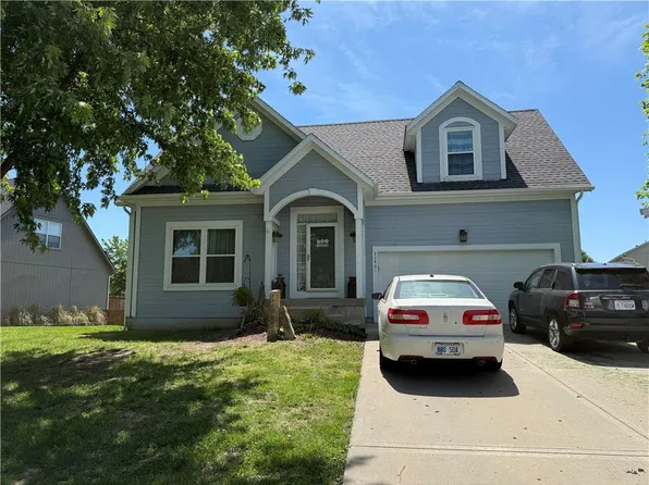 20461 W 201st St, Spring Hill, KS 66083
