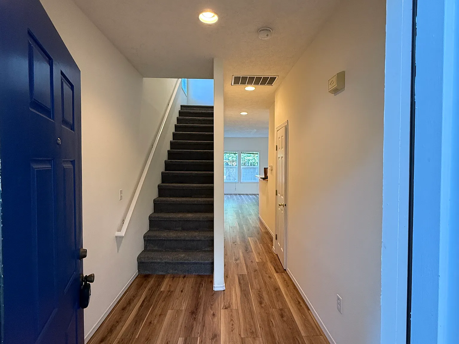 3 bed, 2.5 bath, 1434 sqft, $2,495 — Photo 3