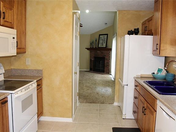3rd image of 3777 Riverwood Dr