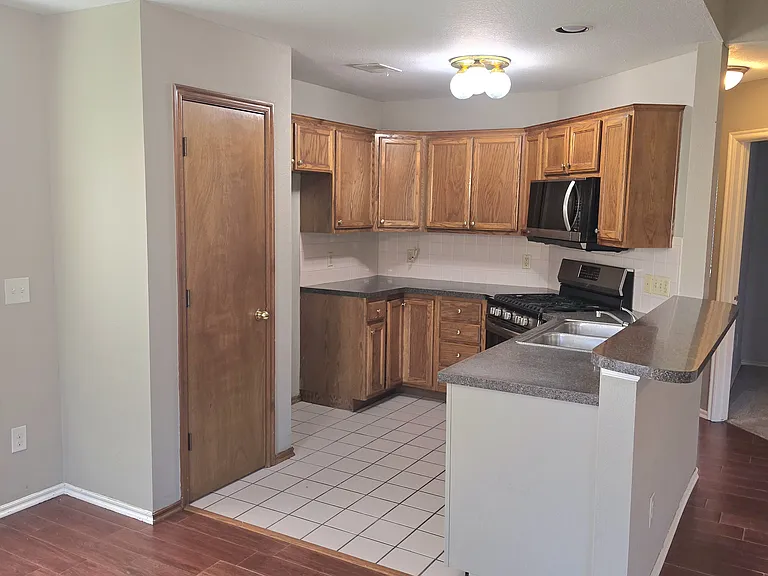 Kitchen & Pantry
